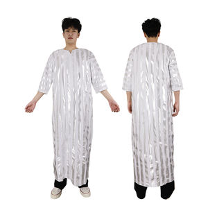 Robe longue Thobe pour homme, texture rayée blanche traditionnelle, tenue de performance culturelle, certifiée CE UKCA, directement du fabricant - Product Image 2