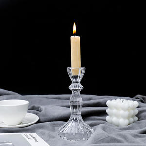 Bougeoir en cristal rétro nordique français en verre sculpté avec style INS pour les accessoires de tournage de mariage et de dîner de Noël romantique - Product Image 4