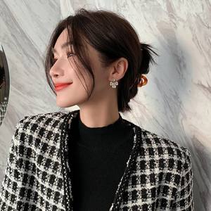 Pendientes de botón QX de aleación de zinc chapados en oro vintage elegantes con ópalo verde talla Asscher y diseño de flor de trébol de cuatro hojas para mujer, regalo, ¡gran oferta! - Product Image 5