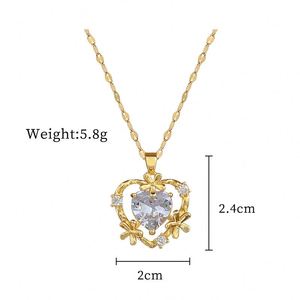 Parure de bijoux de luxe léger en acier inoxydable plaqué or 18 carats avec micro-incrustations de zircone, comprenant un collier et des boucles d'oreilles à pendentifs Cœur et Fleur - Product Image 6