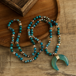 Collar de luna creciente con colgante de cuerno de toro, cristal natural, aventurina, jade, ágata, y gemas naturales de 6mm con nudo de cristal. - Product Image 2