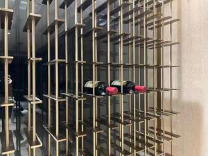 Tùy Chỉnh Sang Trọng Acrylic LED Ánh Sáng Kim Loại Rượu Vang Giá Rượu Vang Kính Hiển Thị Trường Hợp Whiskey Tủ Cho Các Quán Bar & Nhà Hàng Cho Rượu Vang Hầm - Product Image 4