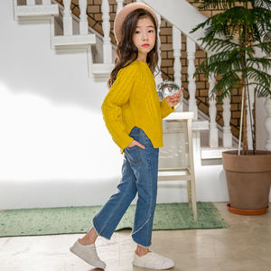 Nouveaux produits à la recherche de distributeurs : Ensemble de pantalons pour filles avec motif, comprenant un pull, un manteau, un jean à volants et un pantalon de princesse gratuit - Product Image 2