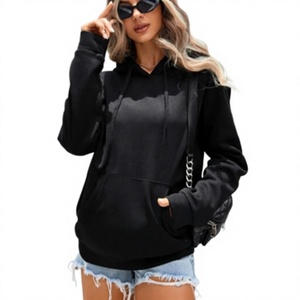 Sweat à capuche noir pour femme avec logo personnalisé, style streetwear décontracté, haut de gamme, fabriqué sur mesure par Twin City - Product Image 1
