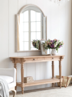 Table console en bois massif de style campagnard avec 2 étagères et 2 tiroirs en finition chêne blanchi, écologique et durable