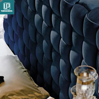 Lit King Size en Nubuck Bleu Rembourré et Capitonnée avec Rangement Intégré, Cadre en Bois de Bouleau Minimaliste – Guangdong