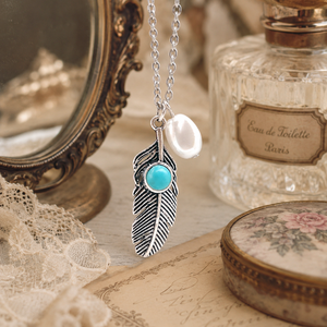 Collana con Ciondolo a Piuma in Stile Bohémien, Design Vintage per Donne - Product Image 1