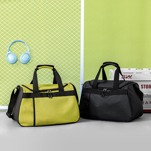 Sac de sport imperméable à 3 compartiments avec poignée rembourrée en éponge, séparation sec/humide, sac à bandoulière détachable pour les courts séjours - Product Image 2