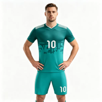 Ensemble d'uniformes de football en polyester OEM ODM, imprimé par sublimation à motifs pixelisés turquoise, avec bandes sur les épaules, personnalisable pour club, académie, équipe