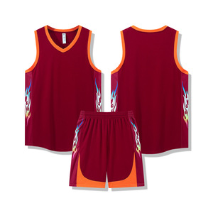 Conjunto de equipo de baloncesto sublimado: impresión vibrante a todo color en tela ligera con nombres y números personalizados - Product Image 1