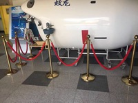Barrière de file d'attente à courroie en acier inoxydable Crown Top, 1,5m-3m, pour gare ferroviaire et aéroport, marque Ufeiya, modèle UFY-VRT51, Chrome/Doré/Noir