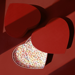 Caja de Regalo Rígida de Papel y Tela en Forma de Corazón, Personalizada y de Alta Gama, para San Valentín y Empaque de Bodas - Product Image 4
