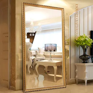 全长化妆镜与站立持有人大矩形卧室地板镜子悬挂靠在墙上