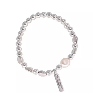 Brazalete de perlas barrocas para mujer, de lujo ligero, estilo sencillo y elegante, con efecto hierro roto, popular entre influencers, venta al por mayor, modelo exclusivo, lujo ligero - Product Image 1