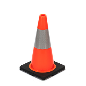 Cône de signalisation routière réfléchissant 45 cm en PVC, style standard, fixation au sol pour avertissement de circulation - Product Image 3