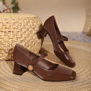 Zapatos Mary Jane de Tacón Cuadrado con Correa en T, Tacón Mediano, de Charol Rojo, Cómodos - Product Image 3