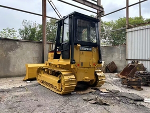Compact Agile <b>Cat</b> D4C Used Bulldozer for Pipeline Construction, Forest Land Clearing and Small Site Grading in Narrow Zones - Product Image 3