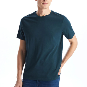Camiseta transpirable de color sólido para hombre en mezcla de algodón y poliéster con mangas cortas y corte regular cómodo. - Product Image 6