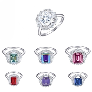 แหวนหมั้นและแต่งงานสำหรับผู้หญิง ประดับด้วยมอยส์ซาไนต์ทรงเหลี่ยมมรกต 4 กะรัต ระดับ VVS พร้อมใบรับรอง GRA ตัวเรือนเงินแท้ 925 สีเงิน ดีไซน์หรูหราแบบไลท์ลักชัวรี่ - Product Image 2