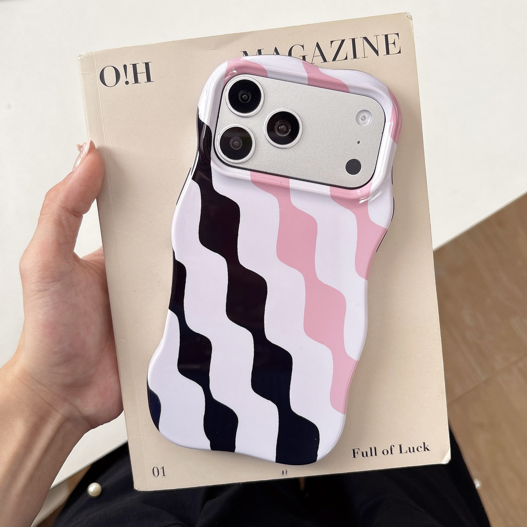 Wavy film black powder with white waves