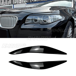 Autocollants pour les sourcils des phares avant de voiture, aspect noir brillant/carbone, pour BMW Série 5 F10 F11 2011-2014 - Product Image 1