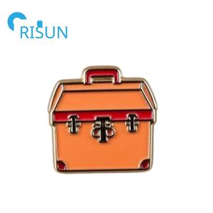 Fabricación de Metal suave esmalte duro Rosa <span class=keywords><strong>Caboodles</strong></span> accesorios de <span class=keywords><strong>maquillaje</strong></span> <span class=keywords><strong>caja</strong></span> solapa Pin broche personalizado Caboodle esmalte Pins insignia - Product Image 4