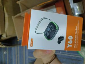 หูฟังไร้สายรุ่นใหม่ Y60 เสียงสเตอริโอเบสหนัก สำหรับเล่นเกมส์ พร้อมไฟ LED ควบคุมด้วยระบบสัมผัส - Product Image 6