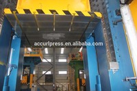 Presse hydraulique pour le gaufrage de tôles de porte en métal