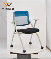 Chaise de bureau moderne de haute qualité en maille avec accoudoirs fixes, design pliable, bureau d'écriture configurable pour les salles de classe et de formation