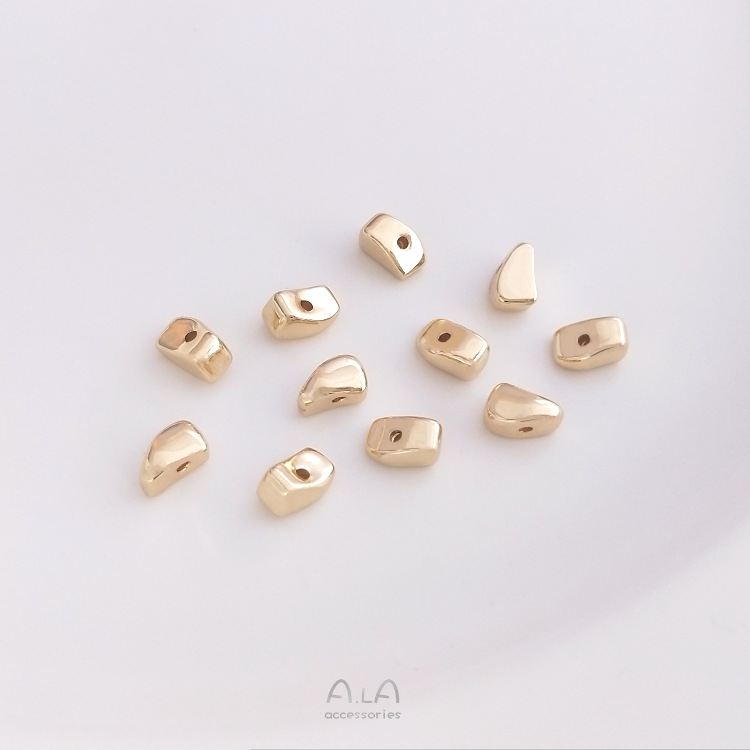 Cuentas triangulares irregulares de 6x4mm [10 unidades]