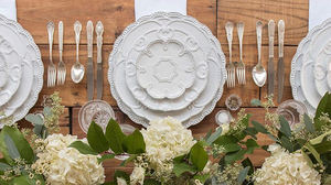 Plato de cerámica con relieve blanco puro para fruta, vajilla de cerámica para juegos de platos de boda italianos, venta al por mayor, disponible - Product Image 2