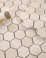 Mosaïque en pierre naturelle JYSTONE, carreaux carrés et hexagonaux en marbre pour la décoration moderne des murs de salle de bain, des crédences de cuisine et des sols.