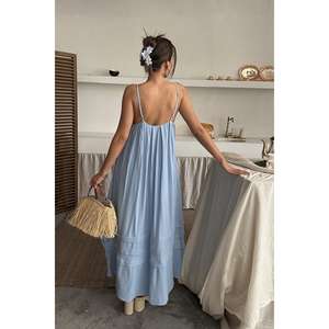 Robe longue décontractée en mousseline bleue élégante à fines bretelles, dos nu, respirante et tissée, idéale pour les loisirs - Product Image 1