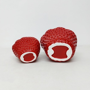 Maceta en forma <span class=keywords><strong>de</strong></span> fresa <span class=keywords><strong>de</strong></span> cerámica roja <span class=keywords><strong>de</strong></span> gran oferta <span class=keywords><strong>con</strong></span> puntos dorados para Decoración <span class=keywords><strong>de</strong></span> mesa <span class=keywords><strong>de</strong></span> balcón - Product Image 6