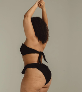 Maillots <span class=keywords><strong>de</strong></span> <span class=keywords><strong>bain</strong></span> OEM personnalisés, durables, noirs texturés, bandeau avec anneau, dos à nouer, <span class=keywords><strong>volant</strong></span>, taille haute, maillots <span class=keywords><strong>de</strong></span> <span class=keywords><strong>bain</strong></span> <span class=keywords><strong>de</strong></span> haute qualité - Product Image 4