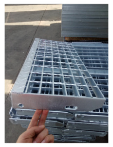 บันไดบันไดกันลื่นทำจากสังกะสีดีไซน์ทันสมัยติดตั้งง่าย - Product Image 1