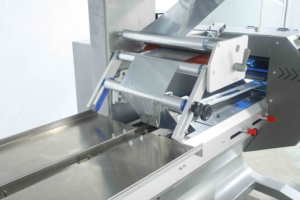 Máquina de envasado de helados envasados en bolsas tipo almohada, totalmente automática y de tamaño pequeño - Product Image 4