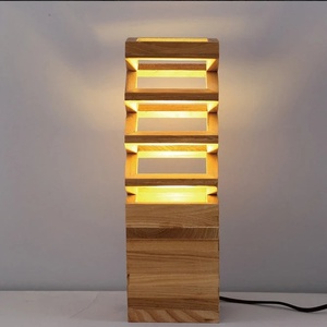 Lámpara de Mesa Espiral de Madera Maciza Hecha a Mano - Adorno de Iluminación Artístico Moderno con Tallado en Madera de 100 cm de Altura para Decoración de Escritorio en el Hogar - Product Image 2