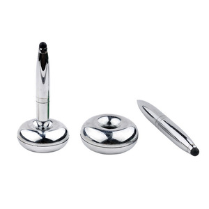 <span class=keywords><strong>ปากกา</strong></span>หมึกแบบหมุนได้พร้อมปากกาสไตลัสแม่เหล็กลอยได้มีแม่เหล็กปรับโลโก้ตามต้องการของขวัญทางธุรกิจสำหรับโต๊ะทำงาน - Product Image 1