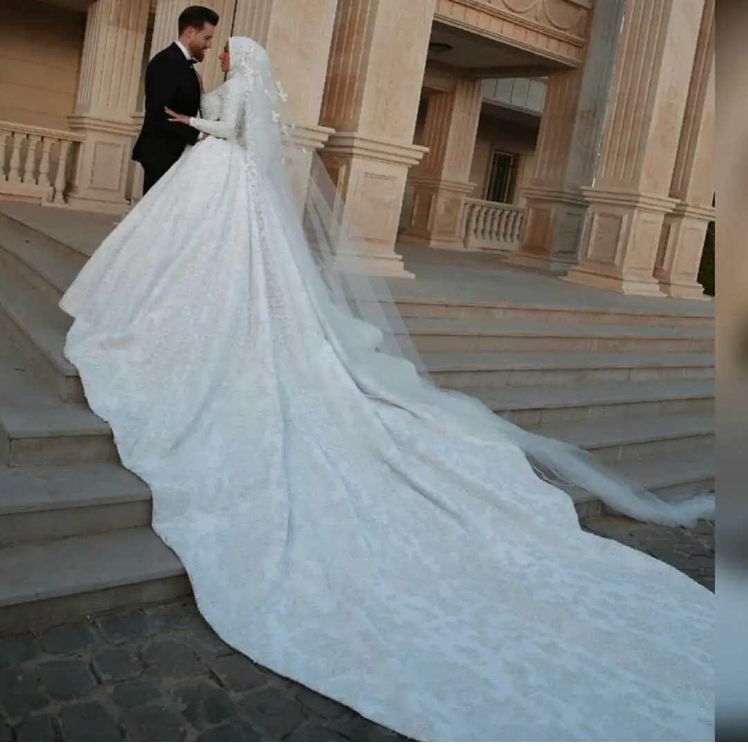 Plus Size Lace Appliqued Muslim Wedding Dress - Classic Ball Gown Oem