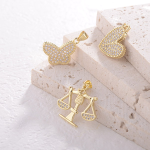 Ciondoli a forma di <span class=keywords><strong>cuore</strong></span>, farfalla e quadrifoglio in rame placcato <span class=keywords><strong>oro</strong></span> 18K con pavé di zirconi, accessori fai da te per gioielli, <span class=keywords><strong>oro</strong></span> laminato 14k - Product Image 5