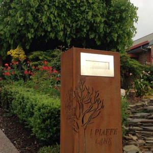 Boîtes aux lettres extérieures autoportantes en acier Corten rouillé, style vintage moderne, étanches, à vendre - Product Image 2