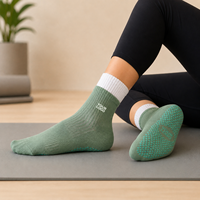 Chaussettes antidérapantes en silicone pour yoga et pilates, avec logo personnalisé, chaussettes en tricot doux, production d'échantillons personnalisés