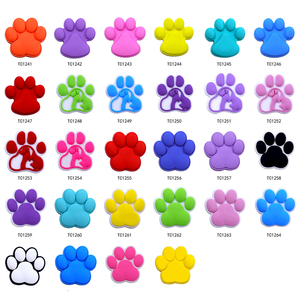 रंगीन pvc पालतू paw जूते के चारपाई चमकदार पाव प्रिंट डिजाइन डिय सहायक उपकरण ऊपरी पशु प्रेमी जूते फजियान को सजाते हैं। - Product Image 1