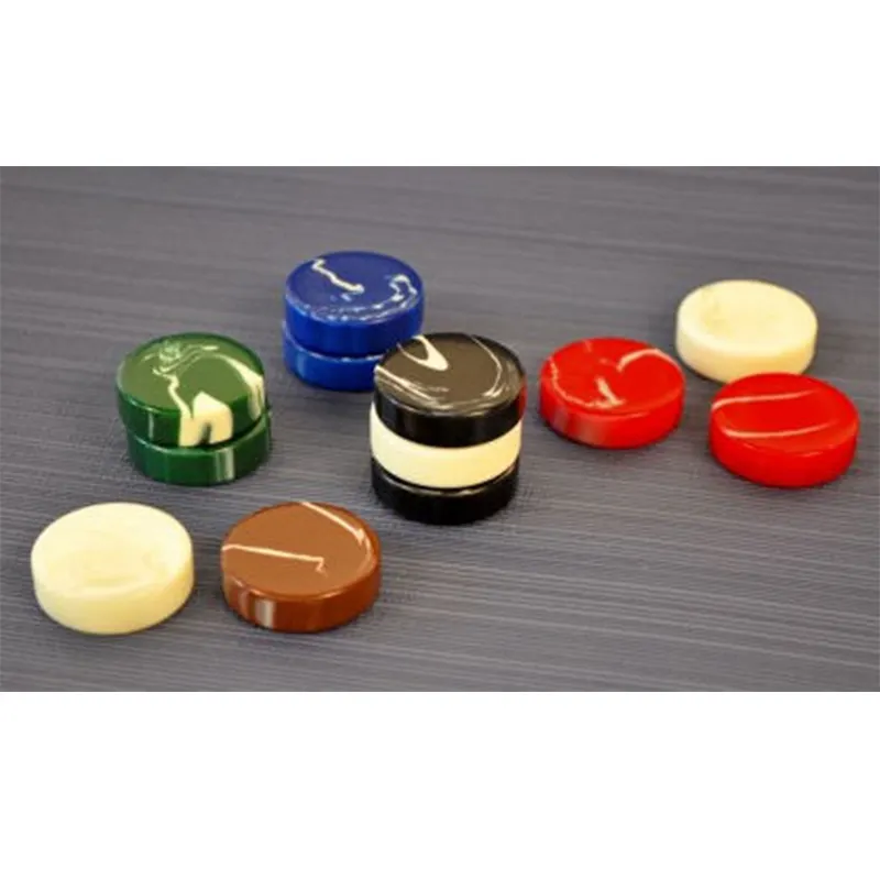 Verificadores de backgammon marbleizados suaves com cores diferentes