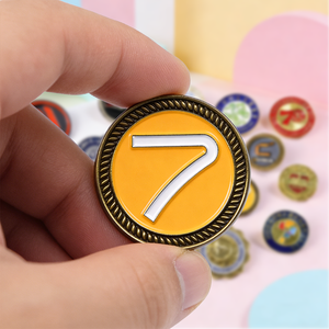 Pins de Solapa Personalizados al por Mayor de Alta Calidad, de Metal Negro con Esmalte Duro y Suave, para Ropa, Sombreros y Bolsos - Product Image 4