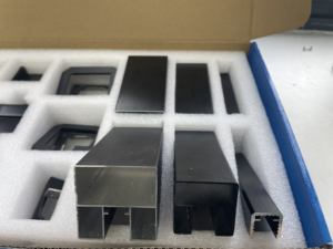 מעקה באיכות גבוהה משובחת אלומיניום מעקה זכוכית בסיס אלומיניום נירוסטה למעקה מדרגות מרפסת לשימוש בקניון - Product Image 6