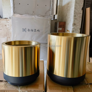 แจกันตั้งพื้นทรงกลมขนาดใหญ่สีทองหรูหราทันสมัย สำหรับตกแต่งบ้าน กระถาง<span class=keywords><strong>ดอกไม้</strong></span>ทรงสูงสำหรับตกแต่งภายใน  กระถางต้นไม้ทรงกลมสวยงามสำหรับ<span class=keywords><strong>ดอกไม้</strong></span>ประดิษฐ์ - Product Image 6