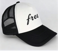 Unisex zwarte trucker pet met grafische print, ademende mesh achterkant met klittenbandsluiting, casual streetwear hoofddeksel