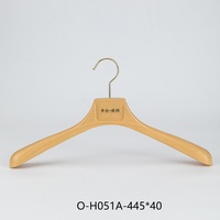 Cintres en bois Placard organisé élégant Cintres en bois élégants et durables Vêtements de qualité supérieure